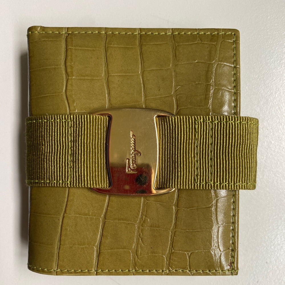 Vintage Salvatore Ferragamo ribbon wallet